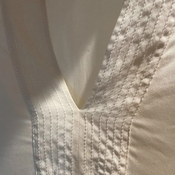 Vince Women's Silk V-Neck Long Sleeve Top Sz XS - Picture 2 of 4